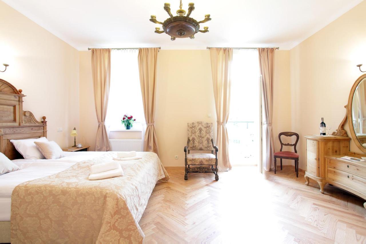 Palac W Debinie Krzeszkowice ภายนอก รูปภาพ