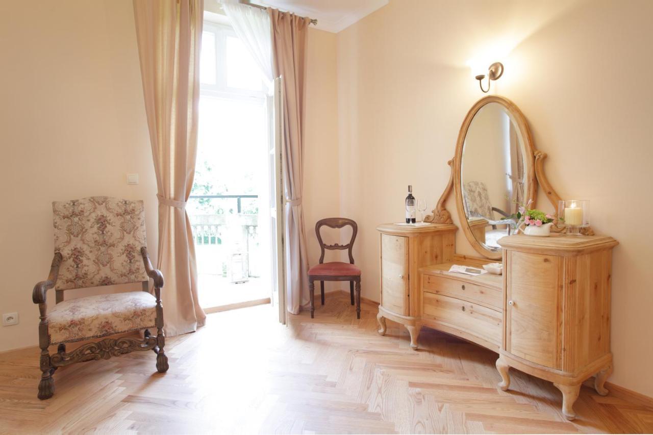 Palac W Debinie Krzeszkowice ภายนอก รูปภาพ
