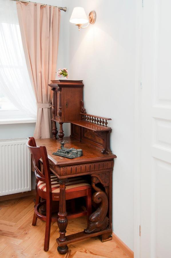 Palac W Debinie Krzeszkowice ภายนอก รูปภาพ