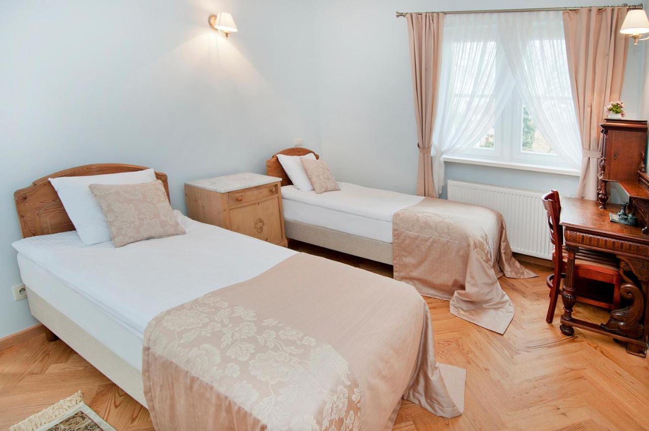 Palac W Debinie Krzeszkowice ภายนอก รูปภาพ