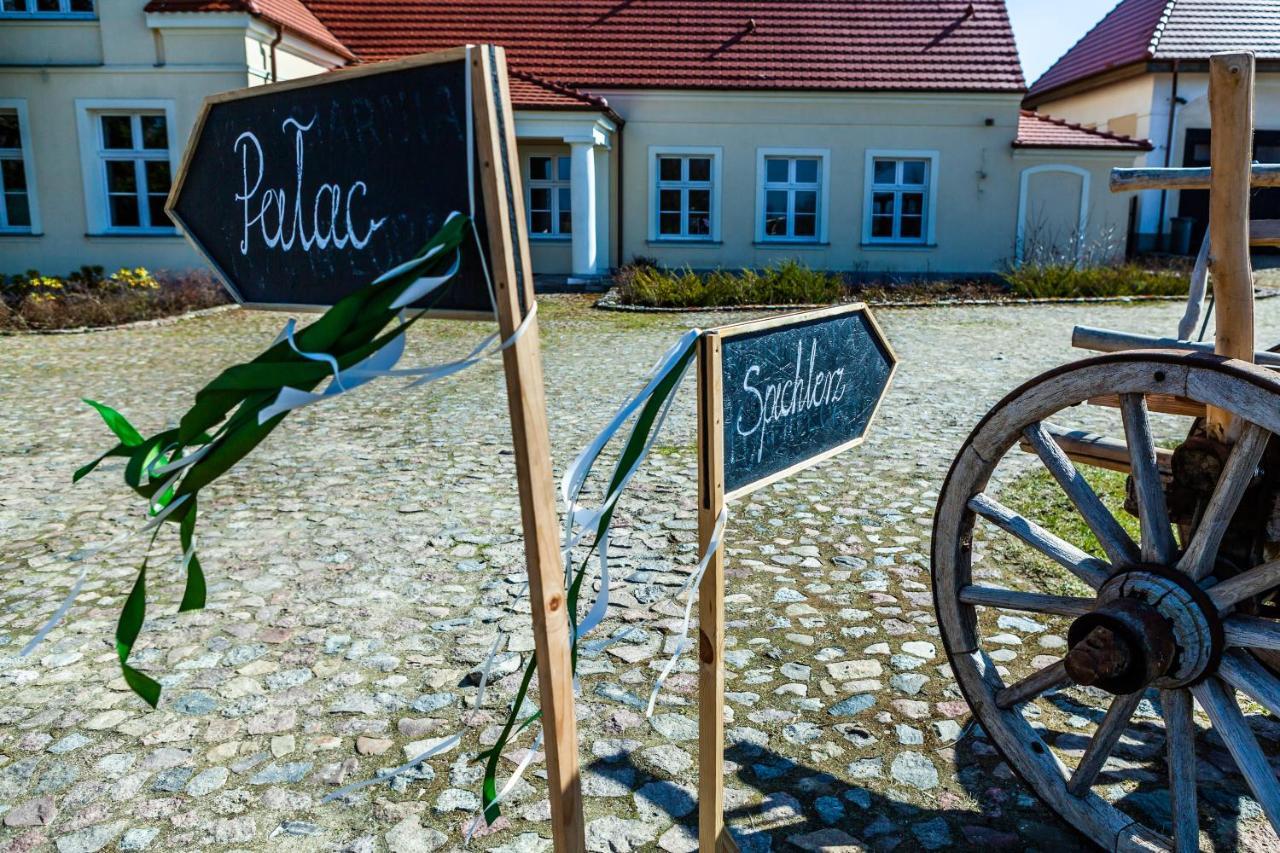 Palac W Debinie Krzeszkowice ภายนอก รูปภาพ