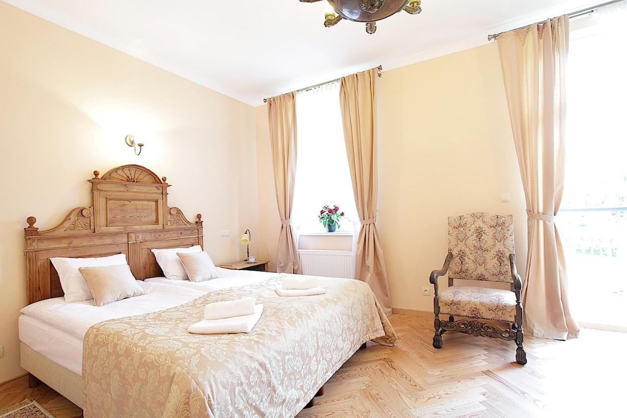 Palac W Debinie Krzeszkowice ภายนอก รูปภาพ