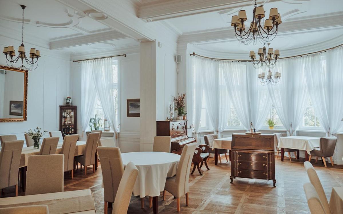 Palac W Debinie Krzeszkowice ภายนอก รูปภาพ